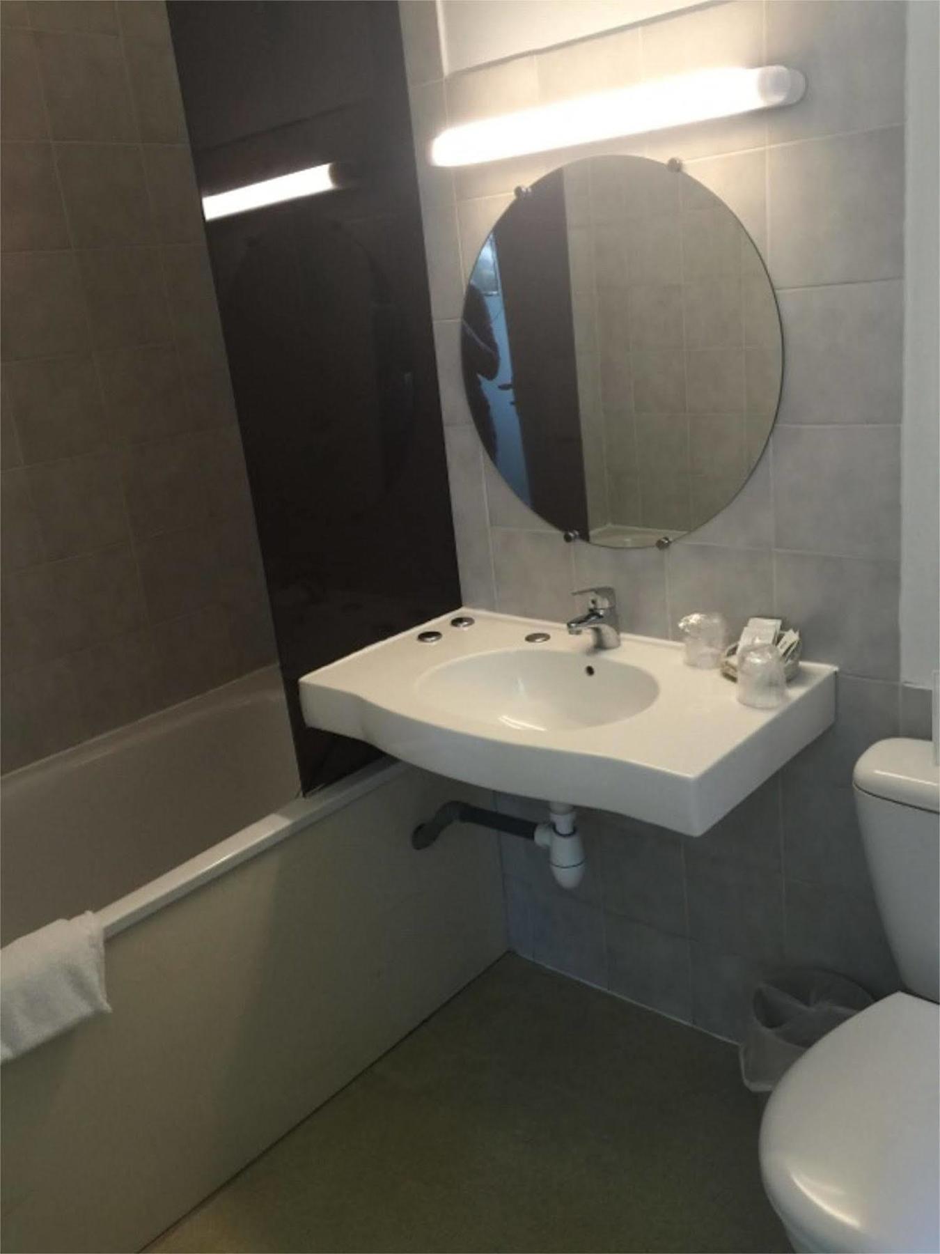 Hotel Entre 2 Mers Proche Bordeaux Carbon-Blanc ภายนอก รูปภาพ